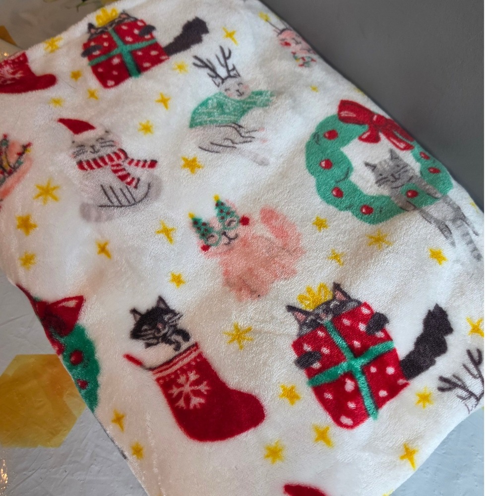 Holiday Christmas Cat Plush Fleece Throw Blanket Festive Feline Print White70x54